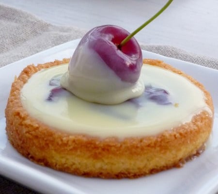 Tartelettes aux cerises et chocolat blanc