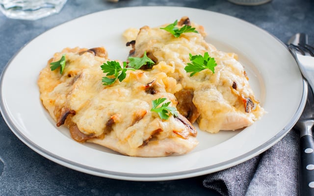 Escalopes de poulet gratinées à la mozzarella