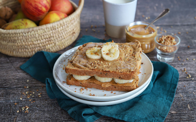 Croque-monsieur sucré à la banane et beurre de cacahuètes