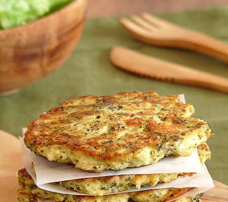 Galettes de brocolis rissolés, ricotta & Saint Marcellin