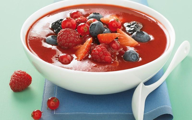 Gaspacho de fraises aux fruits rouges