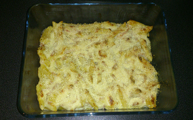 Gratin de pâtes au jambon assaisonné d'une pointe de noix de muscade