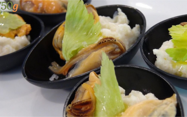 Verrines de céleri et moules au curry
