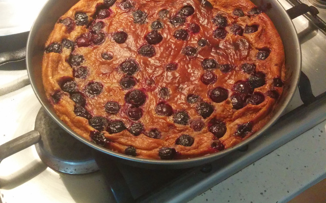 Clafoutis aux cerises noires traditionnel