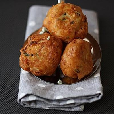 Beignets d'asperges au roquefort