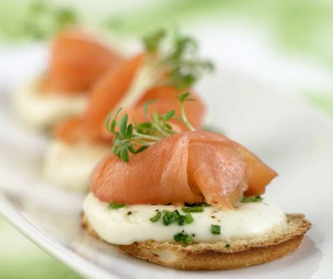 Toasts de saumon de Norvège fumé à la mozzarella