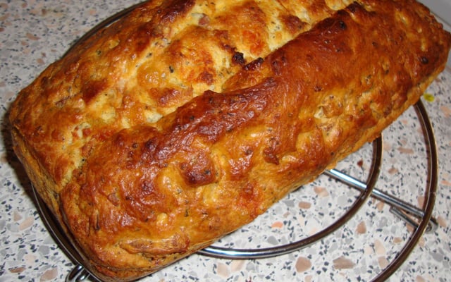Cake aux lardons et chèvre