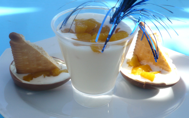 Bateau blanc aux pêches