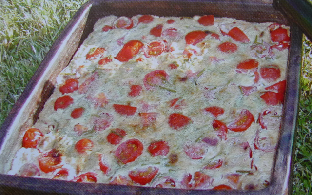 Clafoutis de tomates cerises au cidre et à la muscade