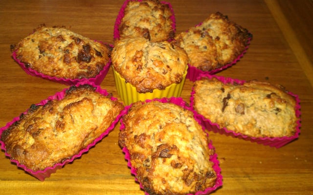 Muffins aux pépites de chocolat au beurre de cacahuète et cacahuètes entières
