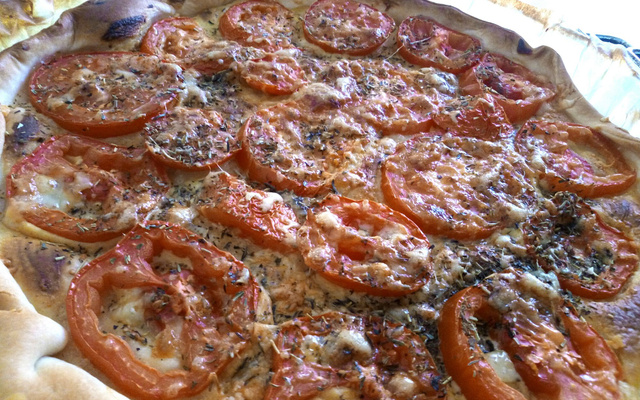 Tarte aux tomates et à la moutarde à l'ancienne