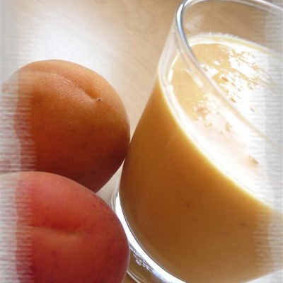 Smoothie à l'abricot et à la mangue