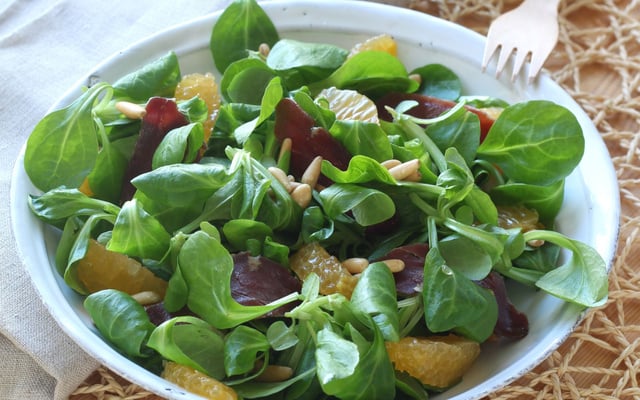 Salade de mâche, clémentines et magret séché