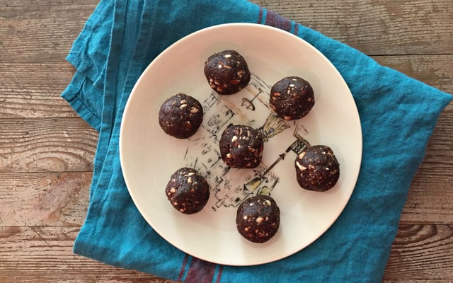 Energy balls dattes et chocolat sans cuisson