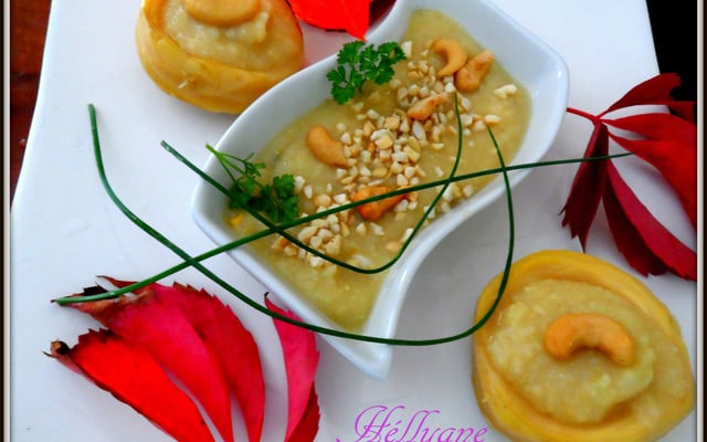 Velouté d'artichauts, pommes de terre et son île flottante aux pistaches, noix de cajou