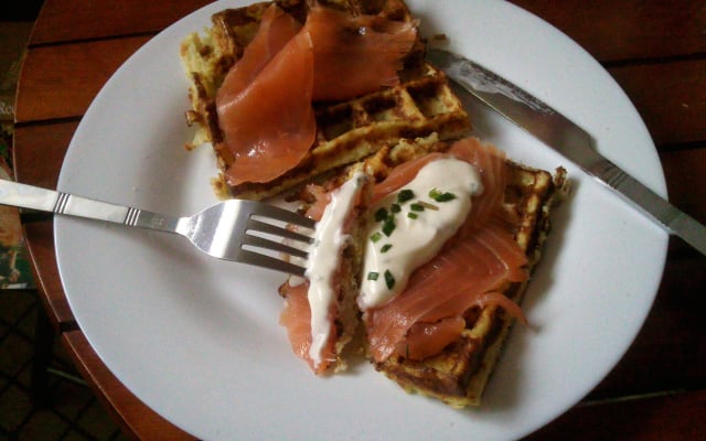 Gaufres de pomme de terre et saumon fumé
