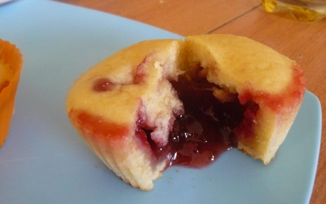 Muffins framboises et confiture de fraises