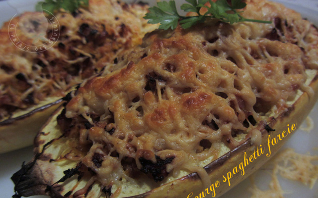Courge spaghetti farcie au fromage, oignon et herbes de Provence