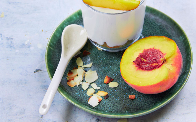 Verrines de palmiers au fromage blanc et aux pêches