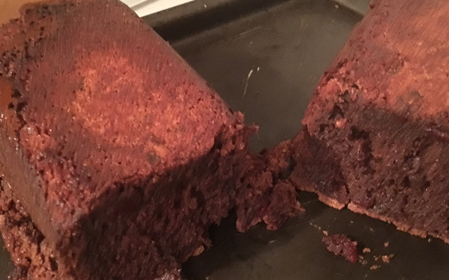 Gâteau fondant au poivron rouge piment d'espelette et chocolat noir