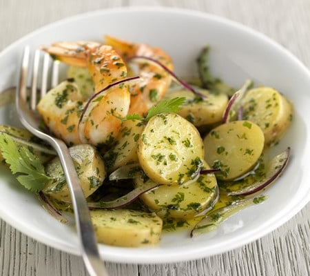 Salade de Ratte aux gambas, à la coriandre et à l'oignon rouge