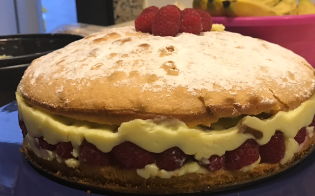 Gâteau d'anniversaire aux framboises