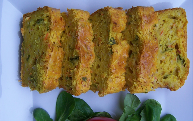Cake au crabe, au basilic frais et au curcuma