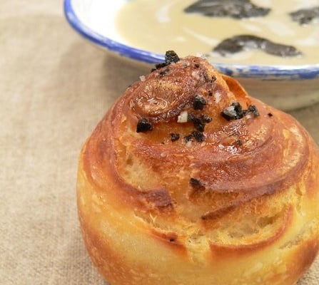 Pain feuilleté à la truffe noire