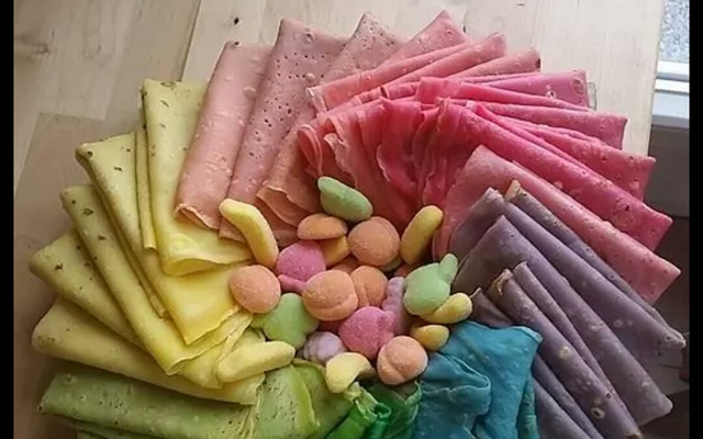 Crêpes en bouquet multicolore