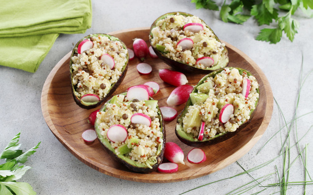 Barquettes d'avocat farcies au Quinoa et Lentilles