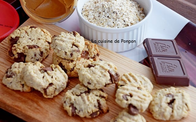 Cookies aux flocons d'avoine, beurre de cacahuète et pépites de chocolat