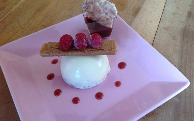 Dôme chocolat blanc à la mousse de framboise