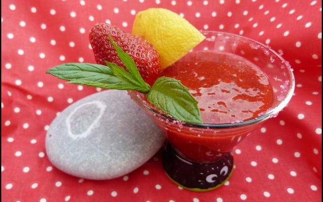 Smoothie fraise, menthe et citron