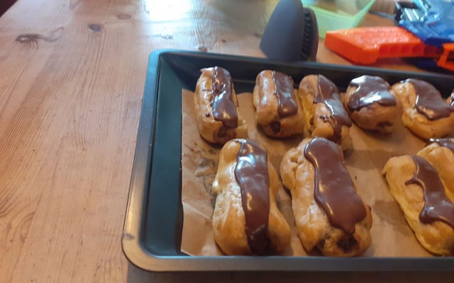 Eclair au chocolat et au café