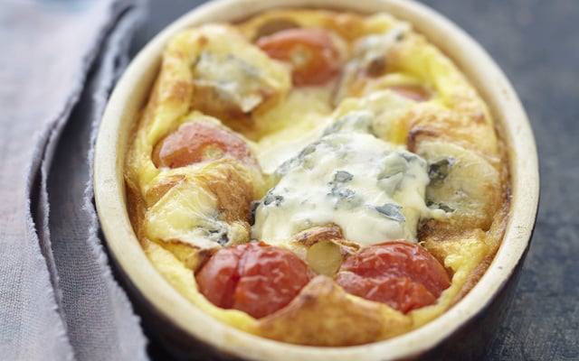 Clafoutis de tomates cerises au Bresse Bleu