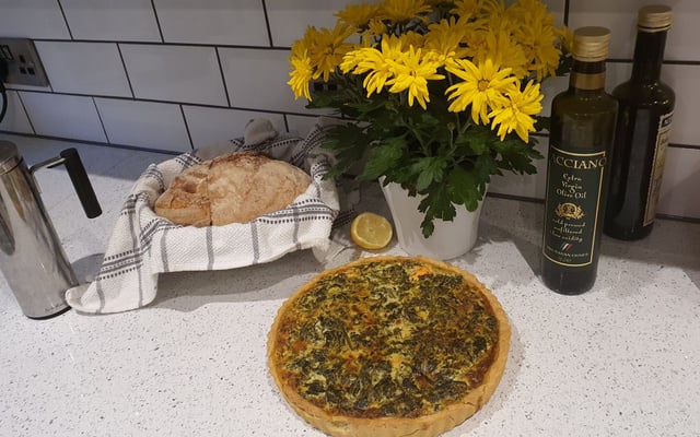 Quiche aux herbes fraiches, saumon et moutarde