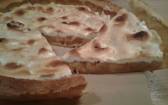 Tarte aux pommes meringuée