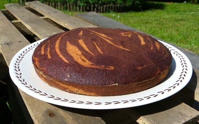 Zebra cake à la vanille, Amaretto, chocolat et orange confite