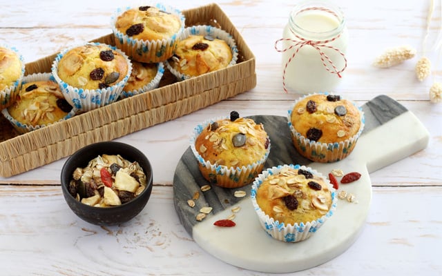 Muffins au muesli bananes, goji et noix de cajou