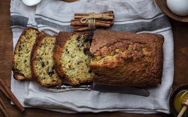 Cake aux amandes, pépites de chocolat à la farine semi-complète