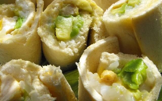 Sushis poulet, avocat, mayo... et pain de mie !