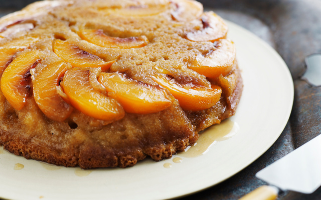Gâteau renversé aux pêches