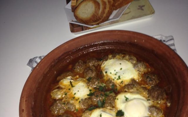 Tajine de kefta aux œufs traditionnel