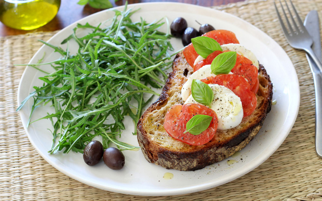 Bruschetta caprese