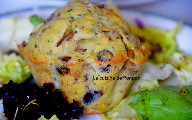 Muffin aux champignons et noisettes parfumé au pesto à l'ail des ours