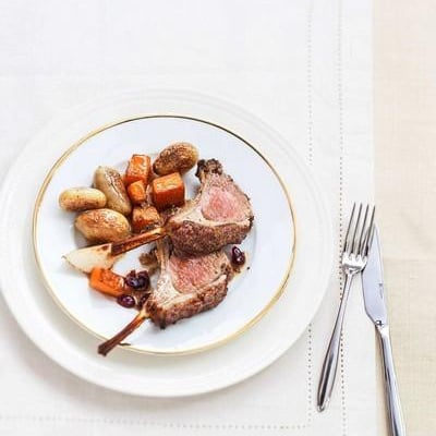 Carré d'agneau à la moutarde Pommery à l'ancienne, cranberries