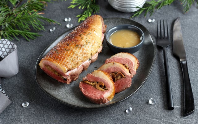 Rôti de magret de canard aux cèpes et sauce au vin