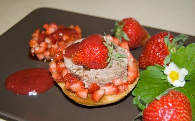 Pâté ardennais aux fraises et vinaigre balsamique aux fleurs de brunelle