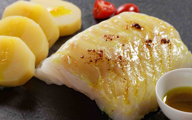 Rissolé de dos de cabillaud et pommes de terre aux deux curcumas