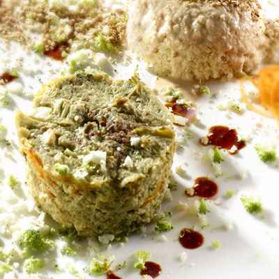 Petit flan de brocolis et chou-fleur aux carottes et lait de soja Dôme de boulgour fin et crème de sésame au shoyu